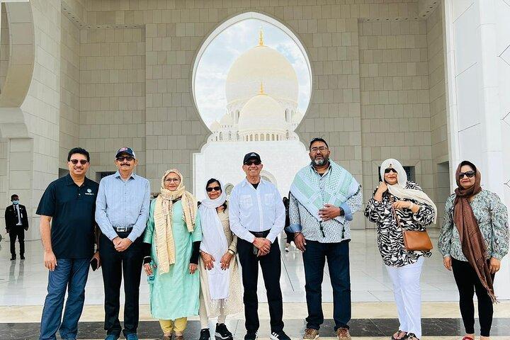 Abu Dhabi City Tour + Louver Museum, Sharing Basis
