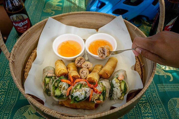 Phnom Penh Bike & Boat Sunset Tour / E-Bike Available