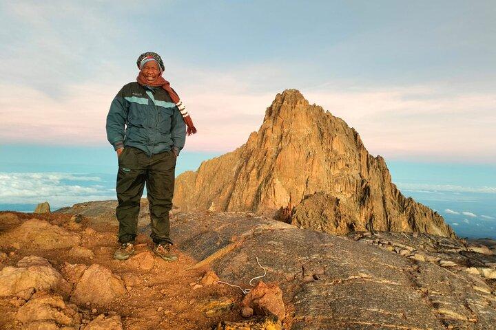 6-Day Private Hiking Tour in Mt Kenya via Chogoria-Sirimon Route