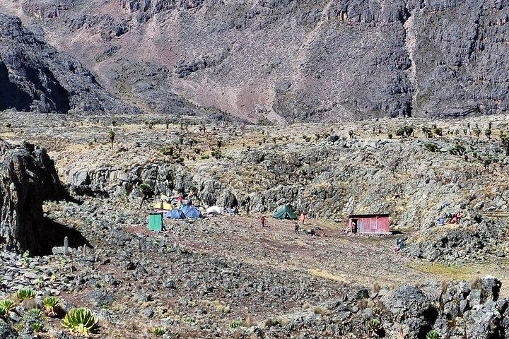 6-Day Private Hiking Tour in Mt Kenya via Chogoria-Sirimon Route