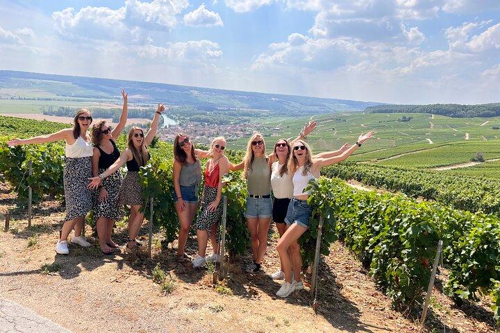 Discover Champagne in half a day in a Van