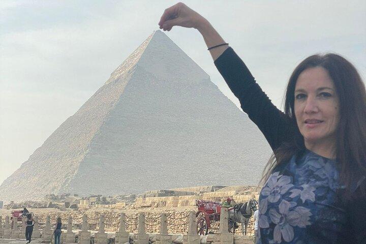 Private Tour to Giza Pyramids, Sphinx, Egyptian Museum and Bazar