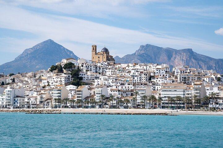 Bay trip in Calpe or Altea with a sailing catamaran