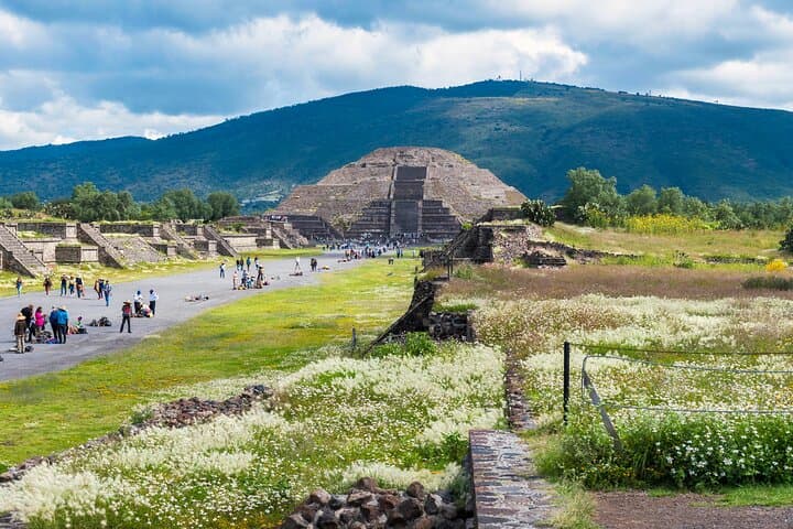 EXCLUSIVE TOUR Teotihuacán - Small Groups