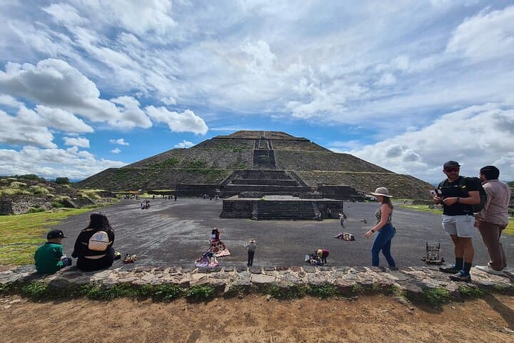 EXCLUSIVE TOUR Teotihuacán - Small Groups