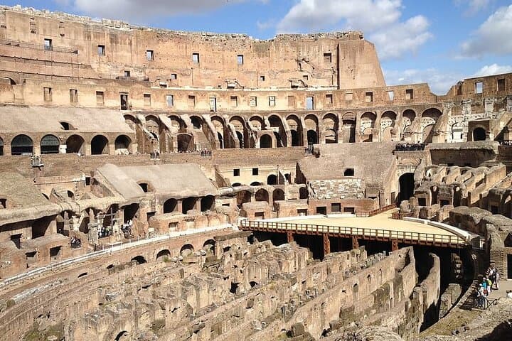 Escorted Colosseum Arena and Forum Tickets with E- Audioguide