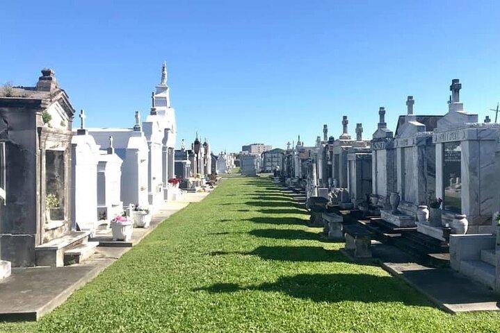 Beyond the Grave Cemetery Tour New Orleans