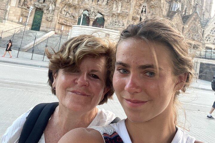 Barcelona Self-Guided City Walking Tour & Scavenger Hunt