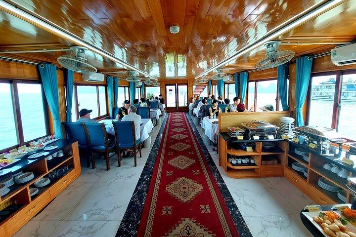 Halong Wonder Bay Day Cruise (Small Group on Boat & Buffet Lunch)