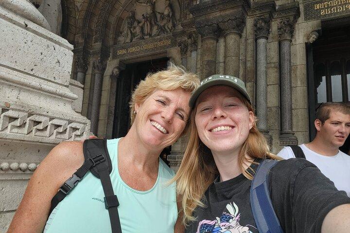 Montmartre Self-Guided City Walking Tour & Scavenger Hunt