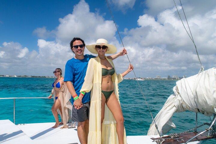 Catamaran Snorkeling with Openbar & Lunch Cancun to Isla Mujeres