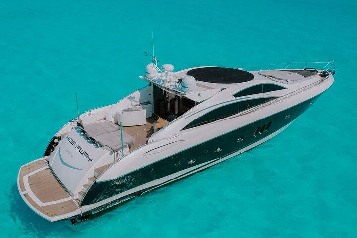 82 Feet Mega Yacht Rental up to 15pax in Cancun