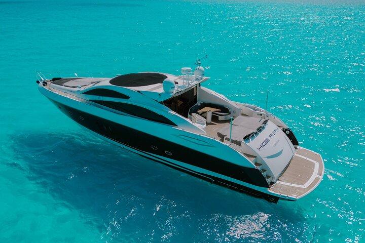 82 Feet Mega Yacht Rental up to 15pax in Cancun