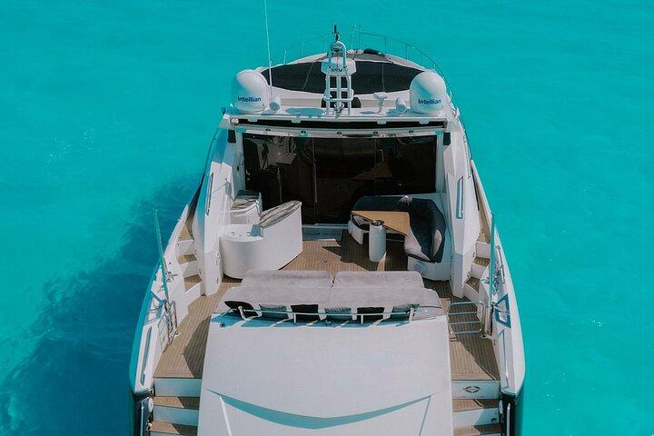 82 Feet Mega Yacht Rental up to 15pax in Cancun