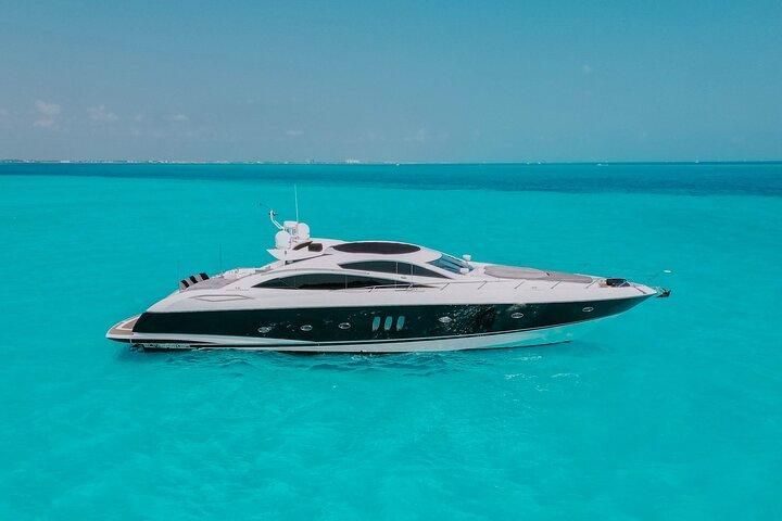 82 Feet Mega Yacht Rental up to 15pax in Cancun