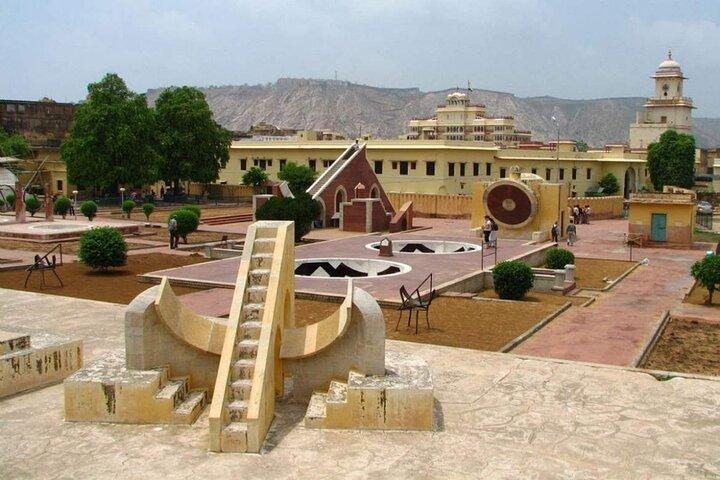 Full Day Tour of Jaipur with Guide