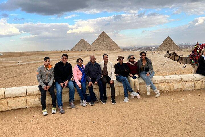 Private Tour to Giza Pyramids, Sphinx, Egyptian Museum and Bazar