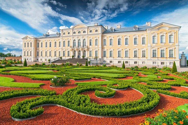Private Full-Day Trip to Hill of Crosses, Rundale Palace & Bauska