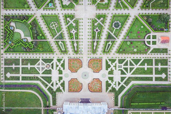 Private Full-Day Trip to Hill of Crosses, Rundale Palace & Bauska