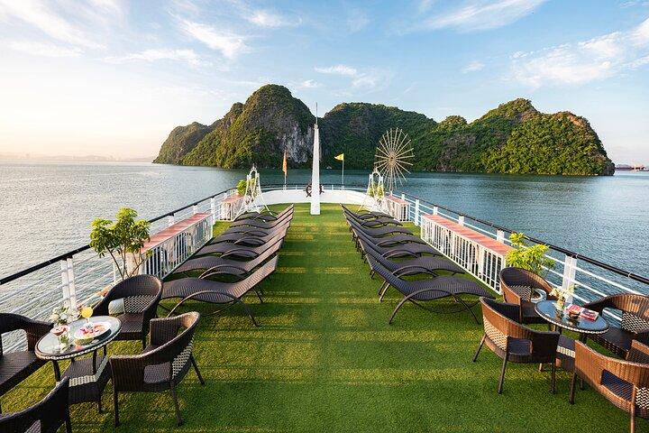 Halong bay 5star Cruise Day Trip: Buffet lunch & Limousine bus