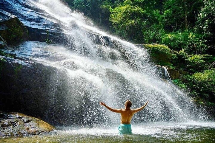 Kuala Lumpur Nature & City Highlights: Batu Caves & Hot Springs