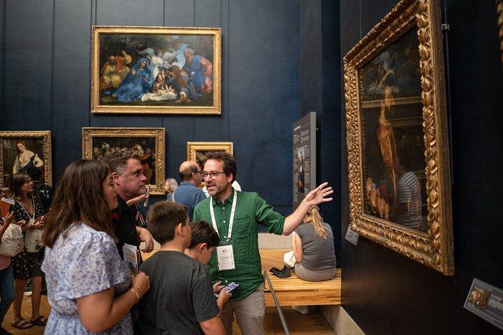 LOUVRE PRIVATE TOUR: Priority Access tickets & Local expert guide