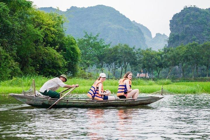 Hoa Lu, Tam Coc, Mua Cave with Buffet Lunch from Hanoi