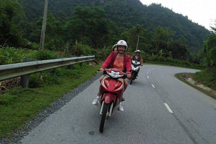 Sa Pa Private Guided Tour on a Motorbike with Local Lunch