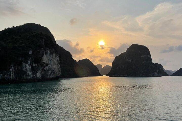 Ha Long Bay Day Cruise From Ha Noi