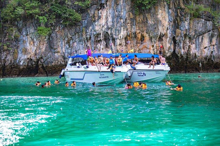 Phi Phi & Khai Private Speedboat Tour From Phuket with Transfer