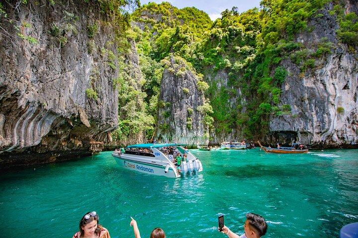 Phi Phi & Khai Private Speedboat Tour From Phuket with Transfer