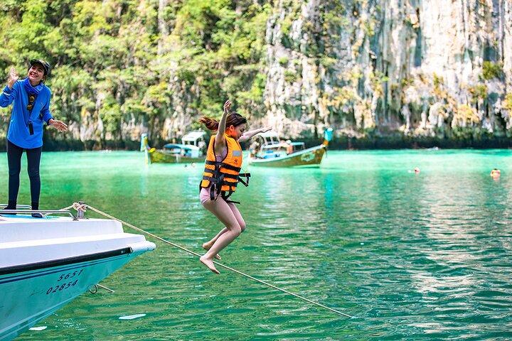 Phi Phi & Khai Private Speedboat Tour From Phuket with Transfer