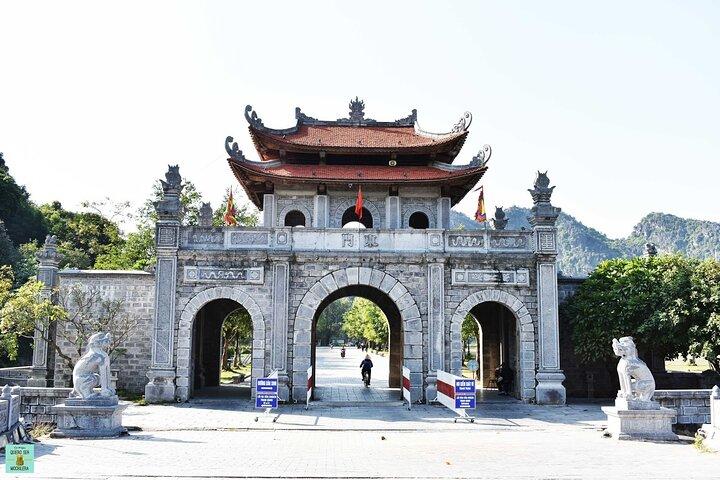 Ninh Binh Day Trip from Hanoi to Hoa Lu Trang An