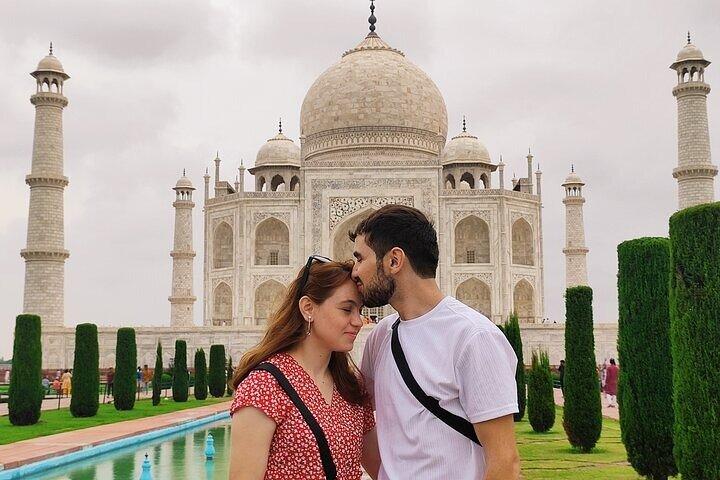 Sunrise Taj Mahal & Agra Tour From Delhi with 5* Breakfast