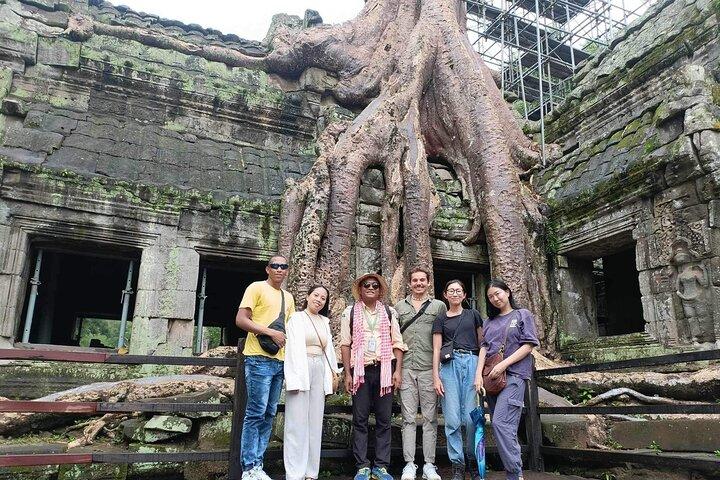 Angkor Wat full Day 'Small Group with sunset & Tour Guide