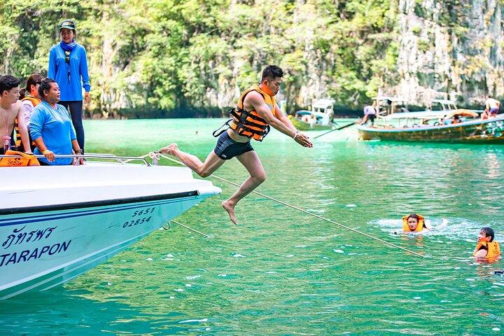 Phi Phi & Bamboo Island Private Speedboat Tour from Phuket