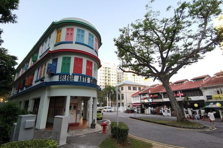 Secrets of Singapore Kick Scooter Tour with Dinner