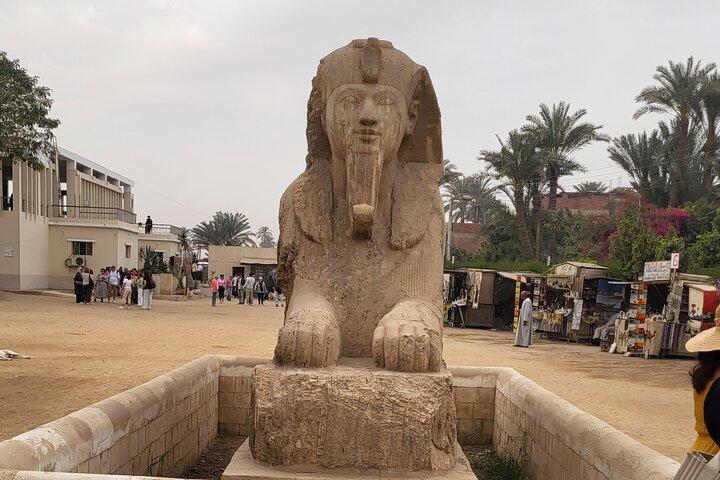 Private Tour to Pyramids of Giza ,Sakkara and Memphis with Lunch.
