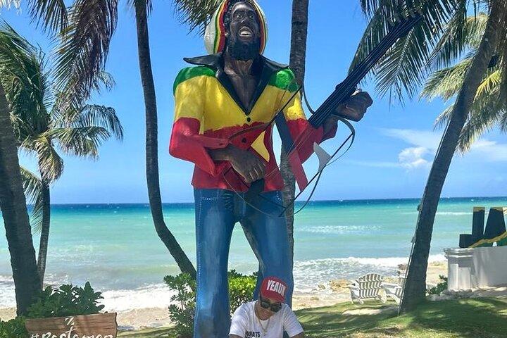 Full Day Tour of Negril Beach: Margaritaville & Rick's Cafe Live