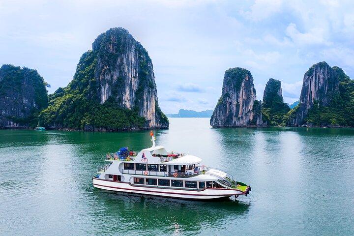 Best Halong 5 star Day Trip, inclusive,buffet,cave,kayak,transfer