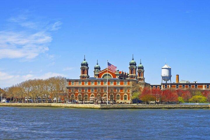 Discover NYC: 6+ Self-Guided Walking Audio Tours in One Bundle