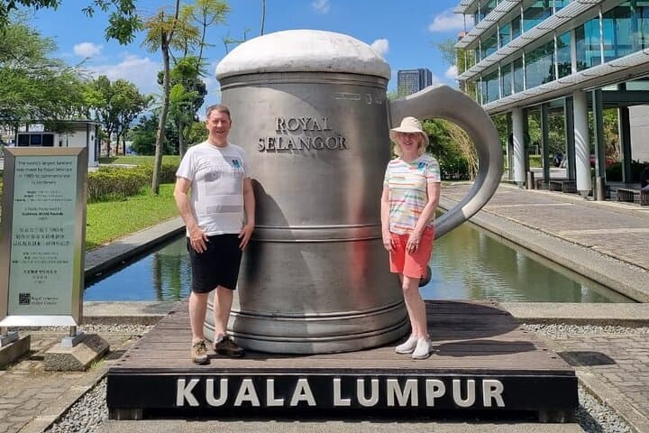 Kuala Lumpur Nature & City Highlights: Batu Caves & Hot Springs