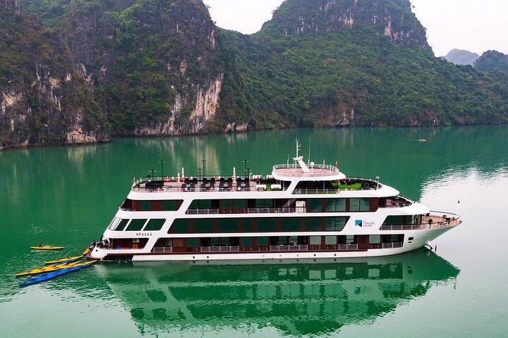 LE THEATRE Cruises - The Wonder on Halong Bay 2 Days 1 Night