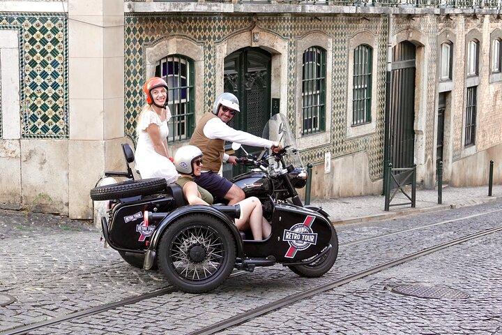 Lisbon highlights: 1h of views, streets & hidden gems