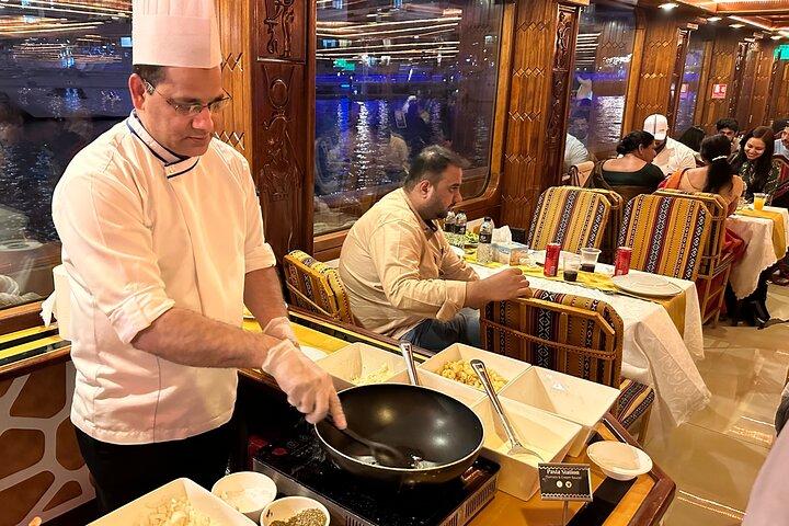 Dubai: Dhow Cruise Tour with Dinner
