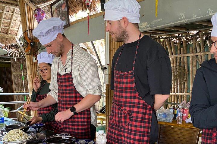 Ha Noi Cooking Class with Local Market Tour