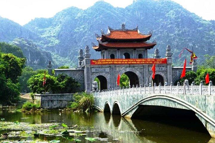 Ninh Binh Full Day Tour with Hoa Lu, Tam Coc and Mua Cave