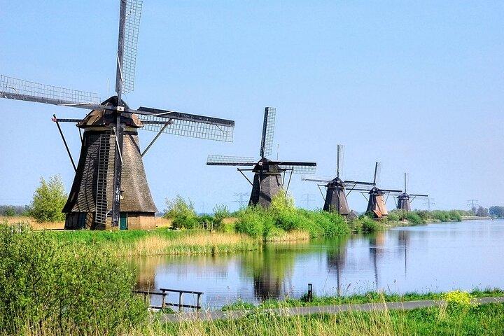 Kinderdijk Windmills and Delft Small-Group Tour from Amsterdam