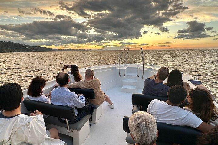 2 bays, morning and afternoon, sunset with cava