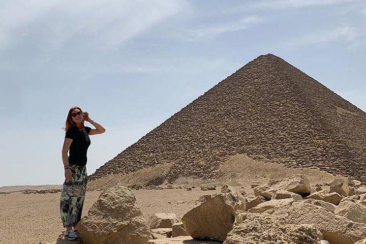 Private Tour to The Pyramids Egyptian Museum & Bazaar from Cairo